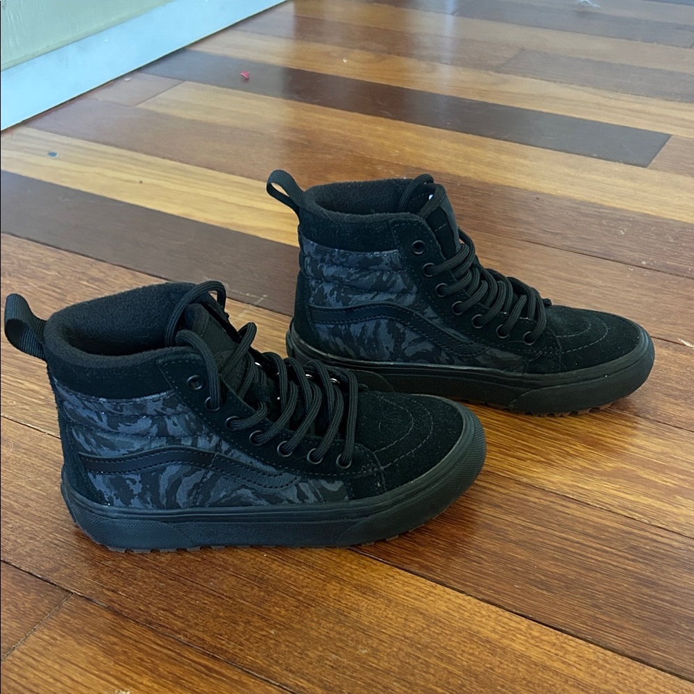 Boys Size 1 Vans Black Camo Kids High-Top Sneakers